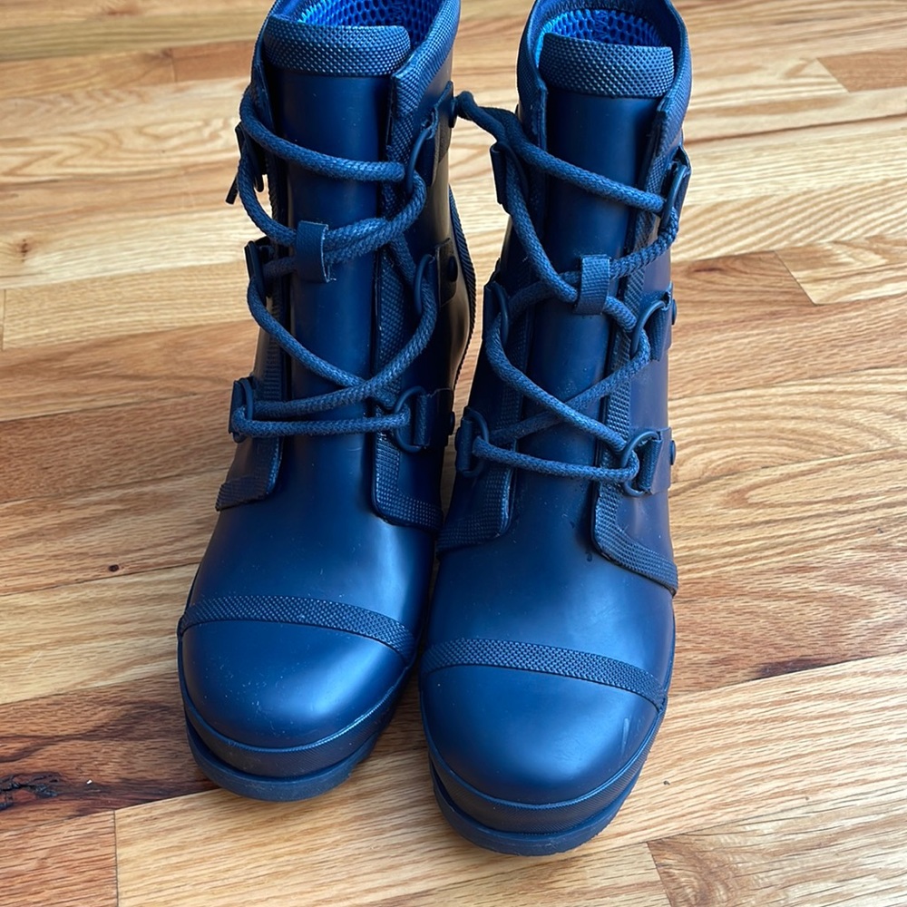 Sorel Joan Wedge Rubber Rain Boots Chelsea Pull On Women's US 8 BLUE Glossy
